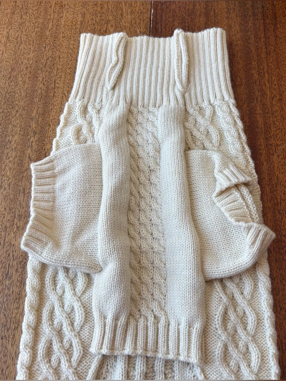 Cream Cable‑Knit Dog Sweater – Size S  (8-12 lbs)